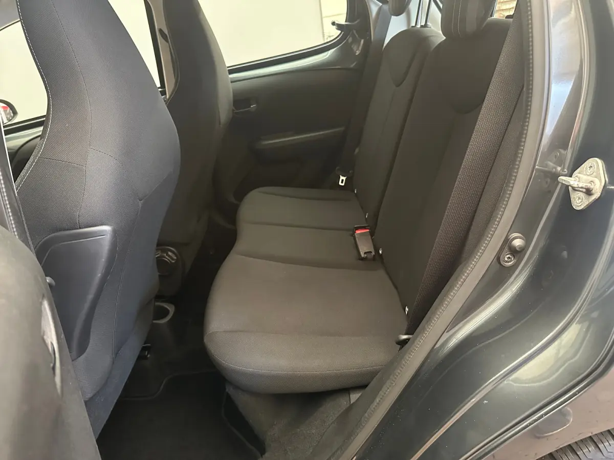 1.0 e-VTi Blue Lease Executive Climate Control | Camera | Bluetooth | 15" Lichtmetaal | 5-deurs | Chroom | Airco | Achteruitrijcamera | Centrale deurvergrendeling met afstandsbediening | Dim