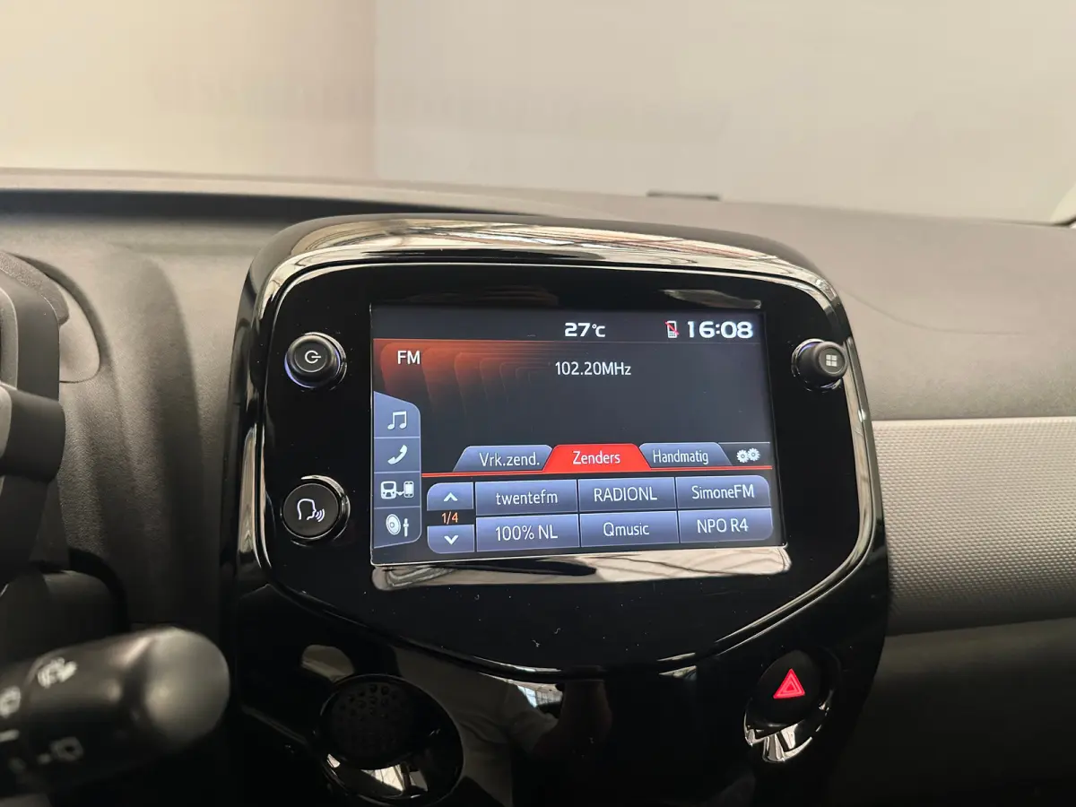 1.0 e-VTi Blue Lease Executive Climate Control | Camera | Bluetooth | 15" Lichtmetaal | 5-deurs | Chroom | Airco | Achteruitrijcamera | Centrale deurvergrendeling met afstandsbediening | Dim