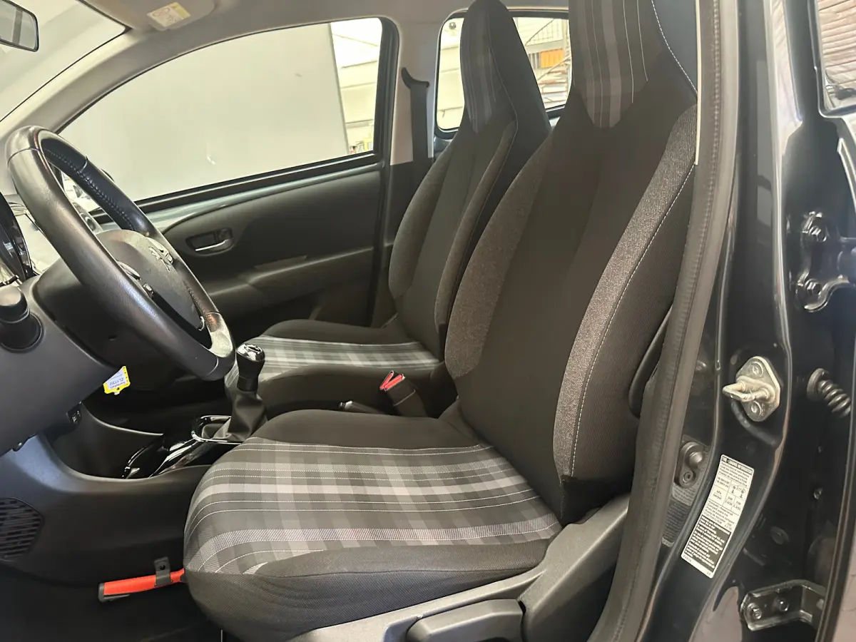1.0 e-VTi Blue Lease Executive Climate Control | Camera | Bluetooth | 15" Lichtmetaal | 5-deurs | Chroom | Airco | Achteruitrijcamera | Centrale deurvergrendeling met afstandsbediening | Dim