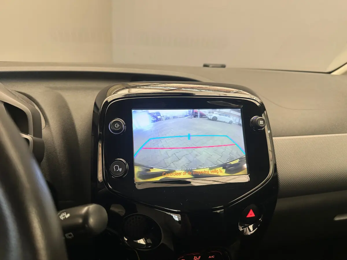 1.0 e-VTi Blue Lease Executive Climate Control | Camera | Bluetooth | 15" Lichtmetaal | 5-deurs | Chroom | Airco | Achteruitrijcamera | Centrale deurvergrendeling met afstandsbediening | Dim
