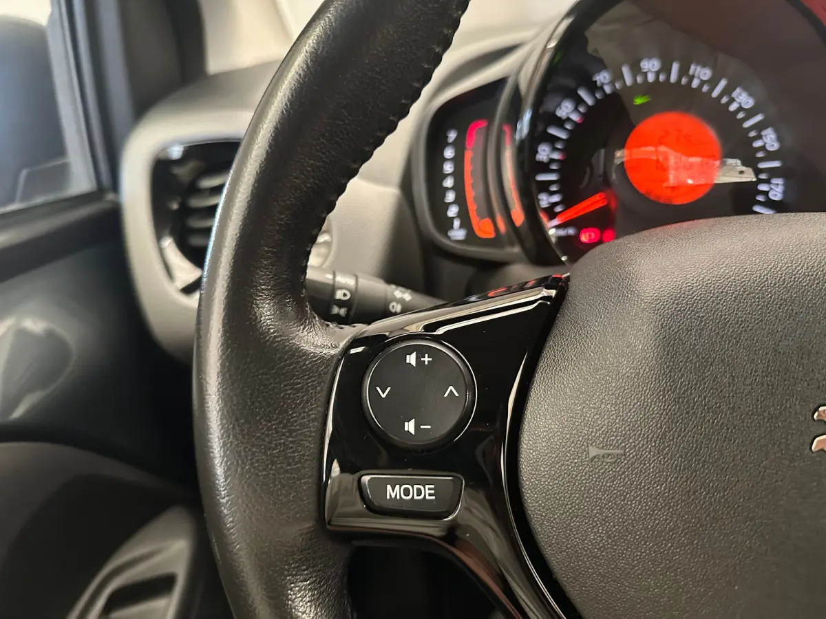 1.0 e-VTi Blue Lease Executive Climate Control | Camera | Bluetooth | 15" Lichtmetaal | 5-deurs | Chroom | Airco | Achteruitrijcamera | Centrale deurvergrendeling met afstandsbediening | Dim
