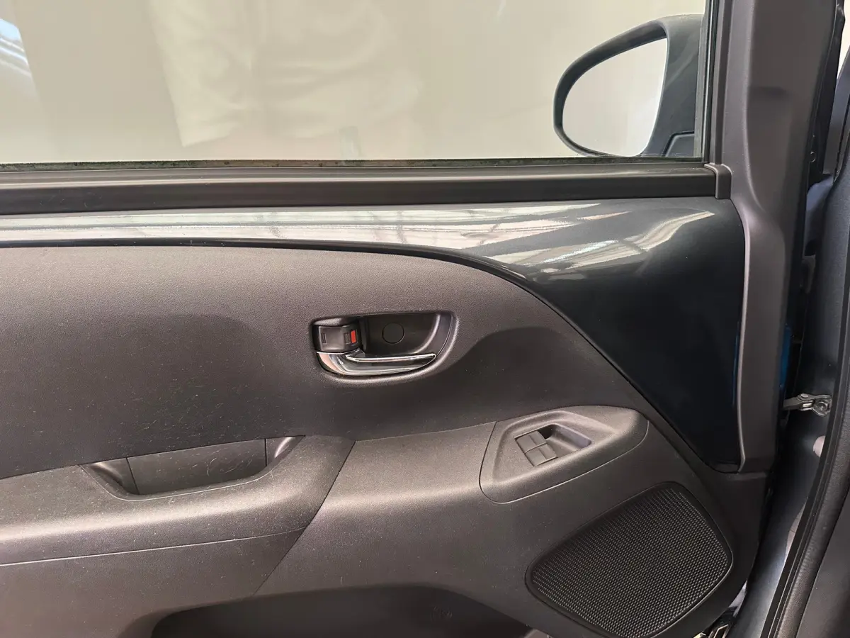 1.0 e-VTi Blue Lease Executive Climate Control | Camera | Bluetooth | 15" Lichtmetaal | 5-deurs | Chroom | Airco | Achteruitrijcamera | Centrale deurvergrendeling met afstandsbediening | Dim