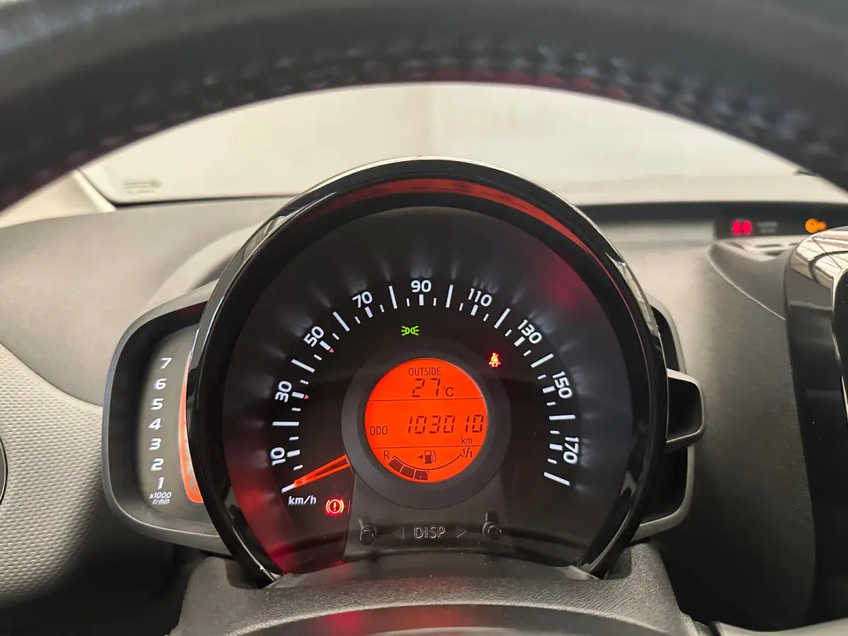 1.0 e-VTi Blue Lease Executive Climate Control | Camera | Bluetooth | 15" Lichtmetaal | 5-deurs | Chroom | Airco | Achteruitrijcamera | Centrale deurvergrendeling met afstandsbediening | Dim