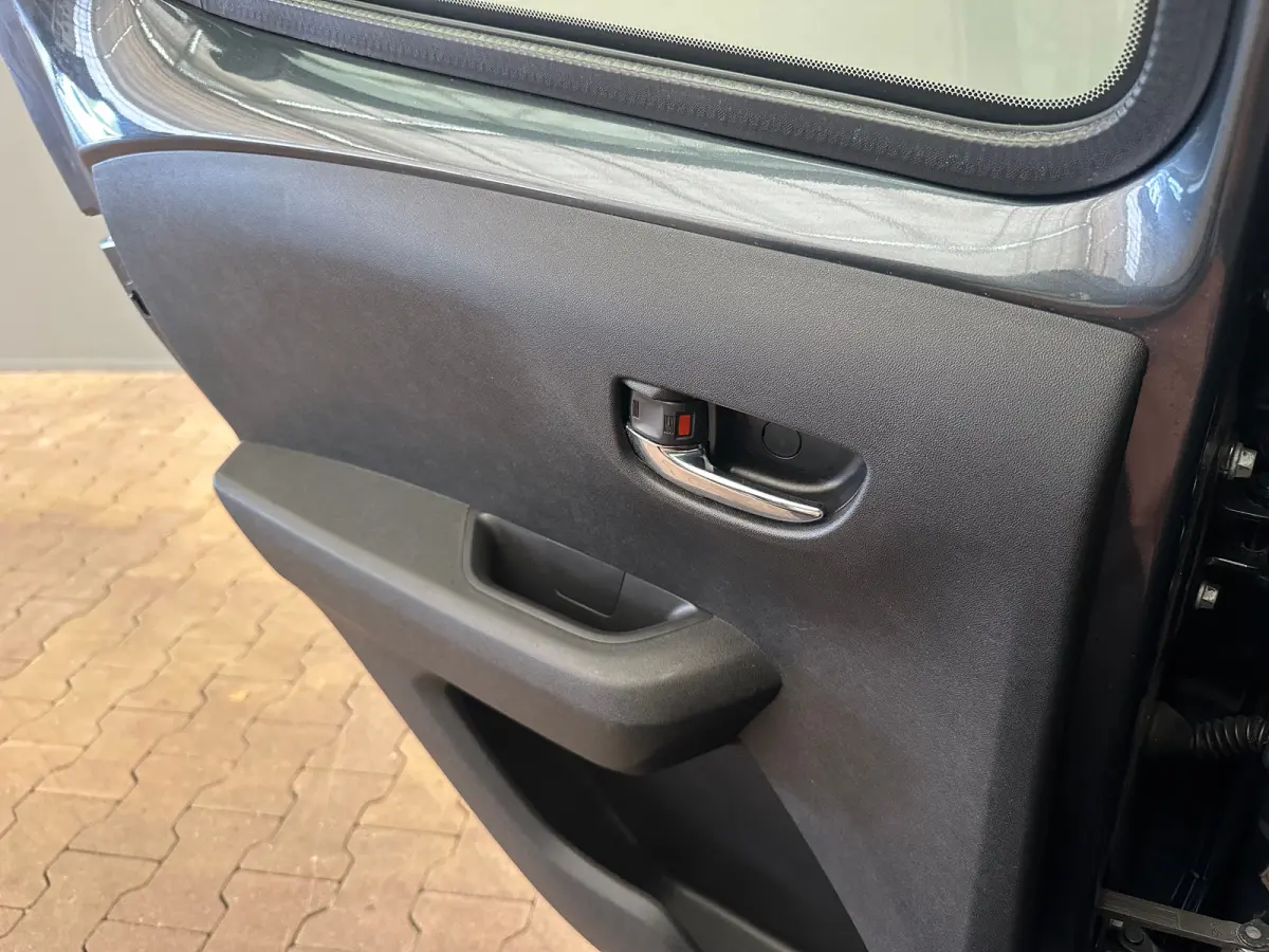 1.0 e-VTi Blue Lease Executive Climate Control | Camera | Bluetooth | 15" Lichtmetaal | 5-deurs | Chroom | Airco | Achteruitrijcamera | Centrale deurvergrendeling met afstandsbediening | Dim