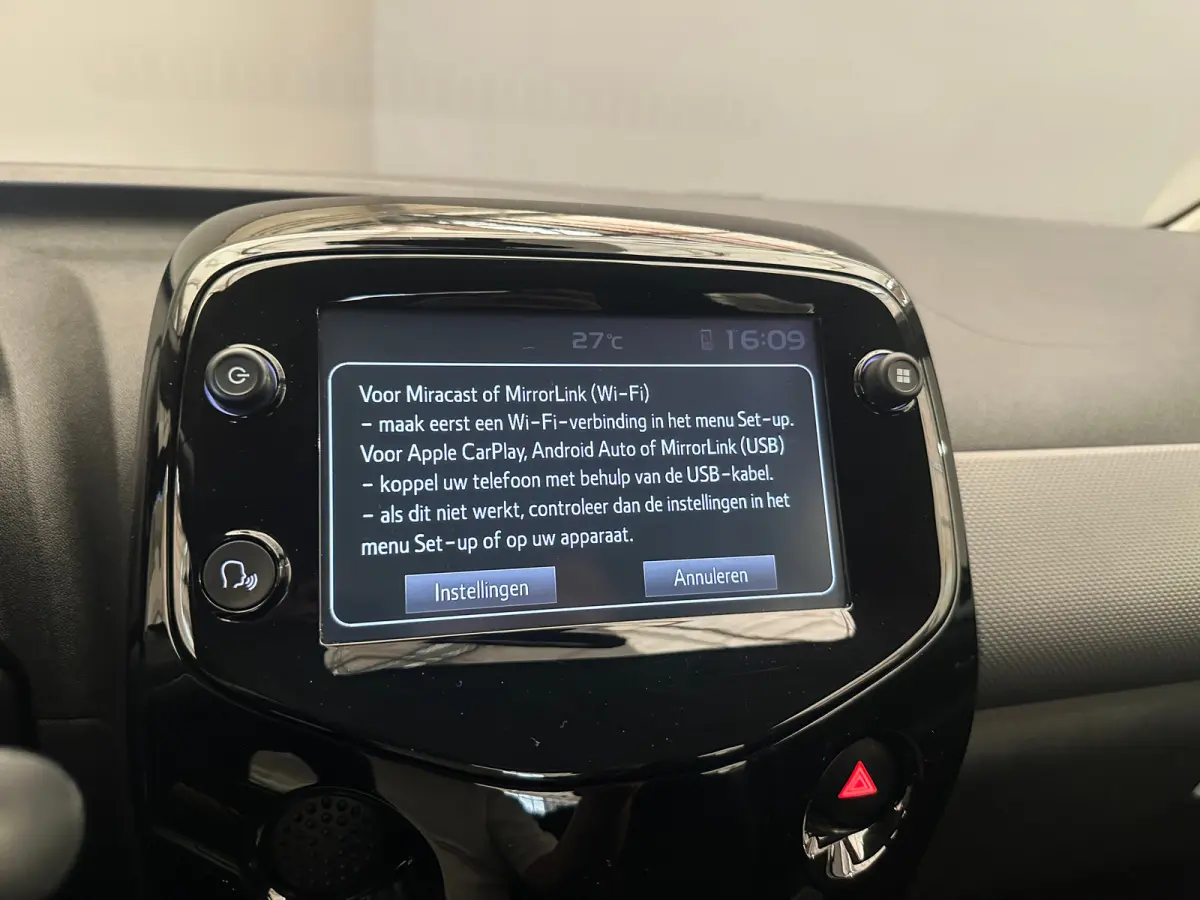 1.0 e-VTi Blue Lease Executive Climate Control | Camera | Bluetooth | 15" Lichtmetaal | 5-deurs | Chroom | Airco | Achteruitrijcamera | Centrale deurvergrendeling met afstandsbediening | Dim