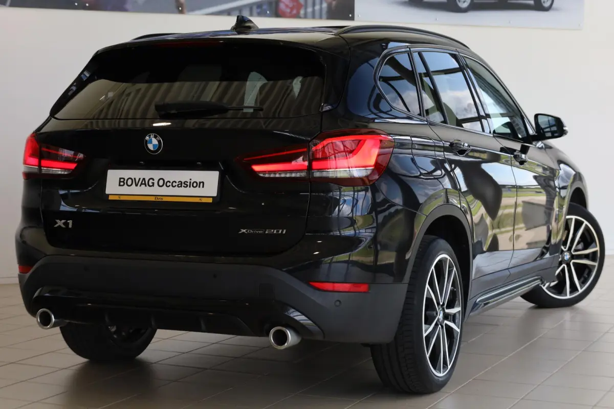 xDrive20i High Executive | Head-Up Display | Stoelverwarming | Parkeersensoren | Glazen Schuif-/Kanteldak