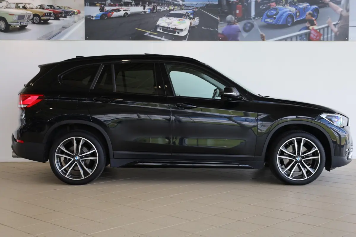 xDrive20i High Executive | Head-Up Display | Stoelverwarming | Parkeersensoren | Glazen Schuif-/Kanteldak