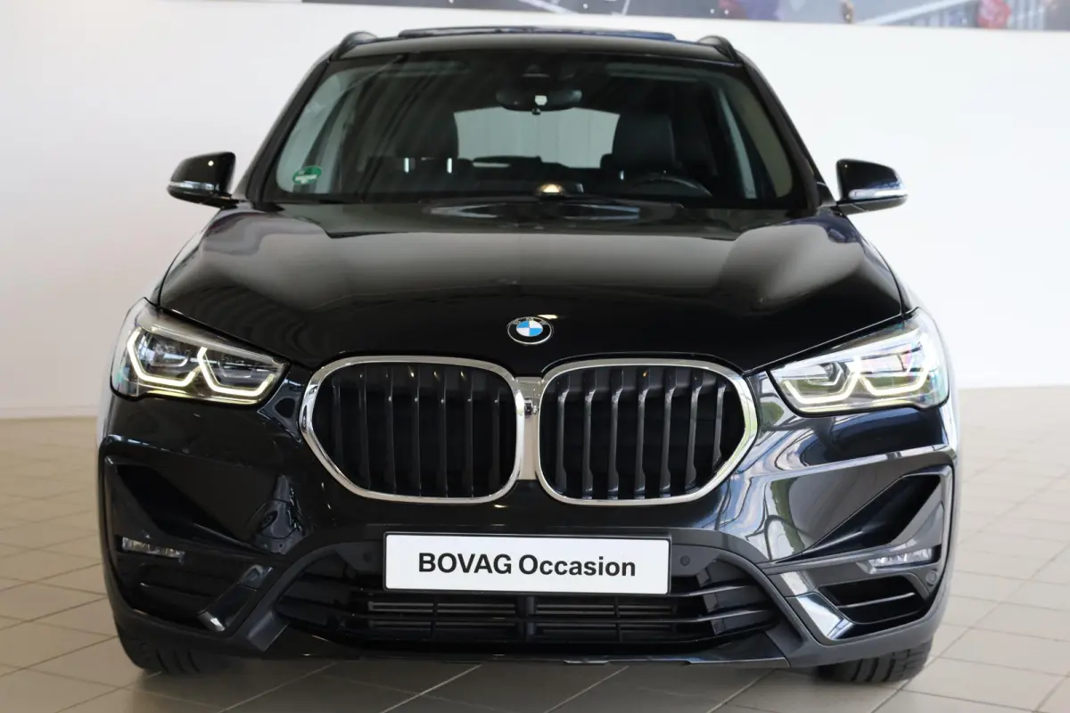 xDrive20i High Executive | Head-Up Display | Stoelverwarming | Parkeersensoren | Glazen Schuif-/Kanteldak