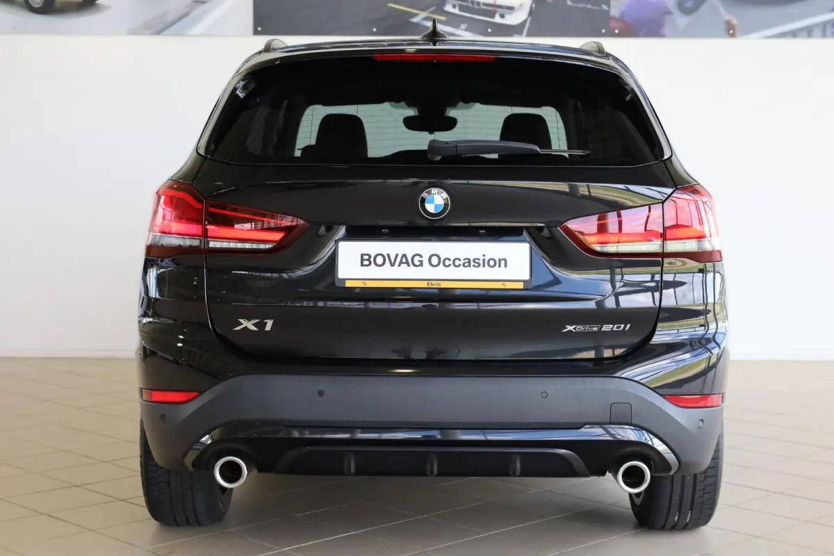 xDrive20i High Executive | Head-Up Display | Stoelverwarming | Parkeersensoren | Glazen Schuif-/Kanteldak