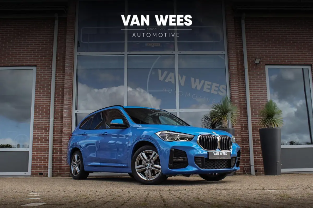 xDrive25e High Executive M sport | 1e eigenaar | Dealer onderhouden | Panoramadak | Apple Carplay | Camera | LED adaptief | Head-up | Stoelverwarming | Cruise control