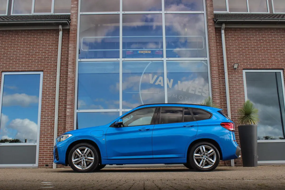 xDrive25e High Executive M sport | 1e eigenaar | Dealer onderhouden | Panoramadak | Apple Carplay | Camera | LED adaptief | Head-up | Stoelverwarming | Cruise control