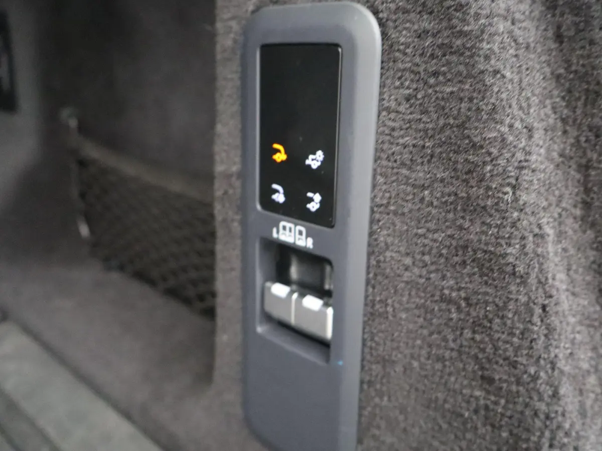 3.0 P550e Autobiography PHEV | Meridian Signature Sound | Massage voorstoelen in Caraway Semi Aniline leder | Black Exterior Pack | Towing Pack | Gekoelde opberguimte middenconsole