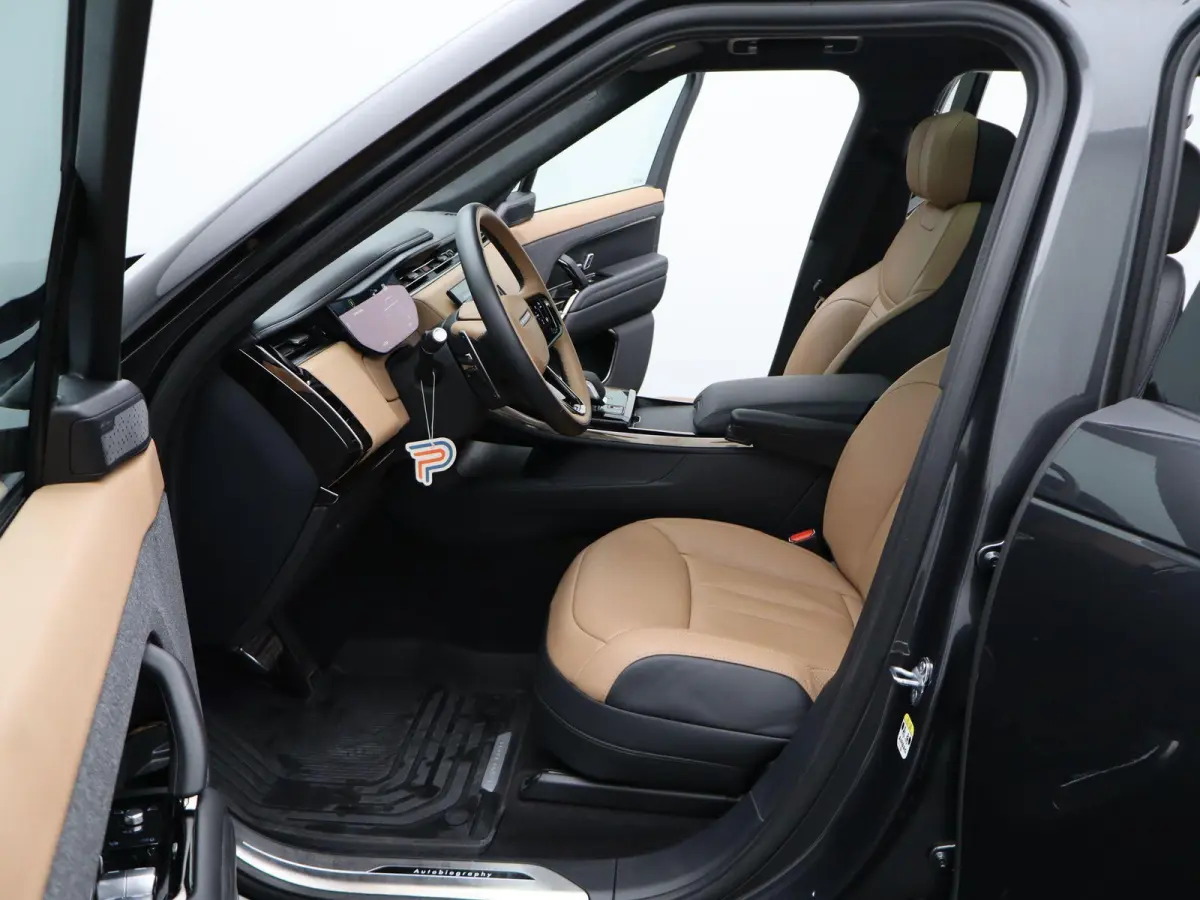 3.0 P550e Autobiography PHEV | Meridian Signature Sound | Massage voorstoelen in Caraway Semi Aniline leder | Black Exterior Pack | Towing Pack | Gekoelde opberguimte middenconsole