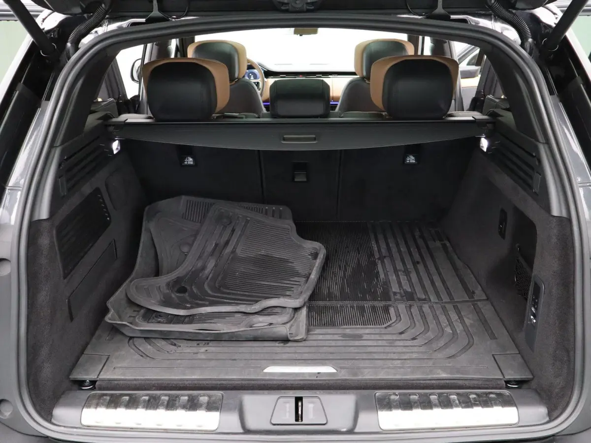 3.0 P550e Autobiography PHEV | Meridian Signature Sound | Massage voorstoelen in Caraway Semi Aniline leder | Black Exterior Pack | Towing Pack | Gekoelde opberguimte middenconsole