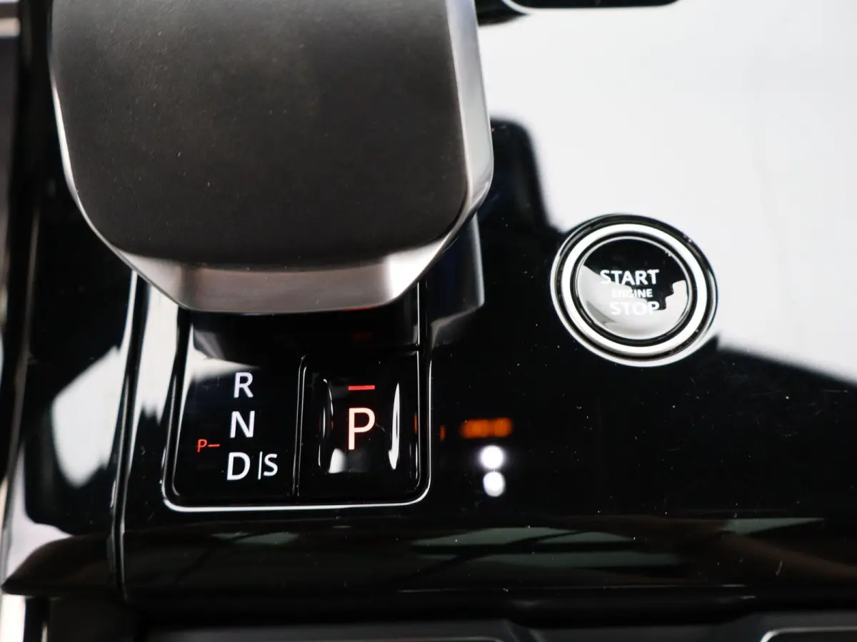 3.0 P550e Autobiography PHEV | Meridian Signature Sound | Massage voorstoelen in Caraway Semi Aniline leder | Black Exterior Pack | Towing Pack | Gekoelde opberguimte middenconsole