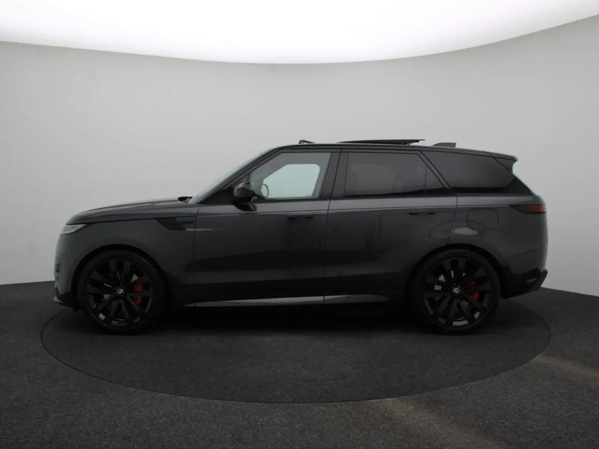 3.0 P550e Autobiography PHEV | Meridian Signature Sound | Massage voorstoelen in Caraway Semi Aniline leder | Black Exterior Pack | Towing Pack | Gekoelde opberguimte middenconsole