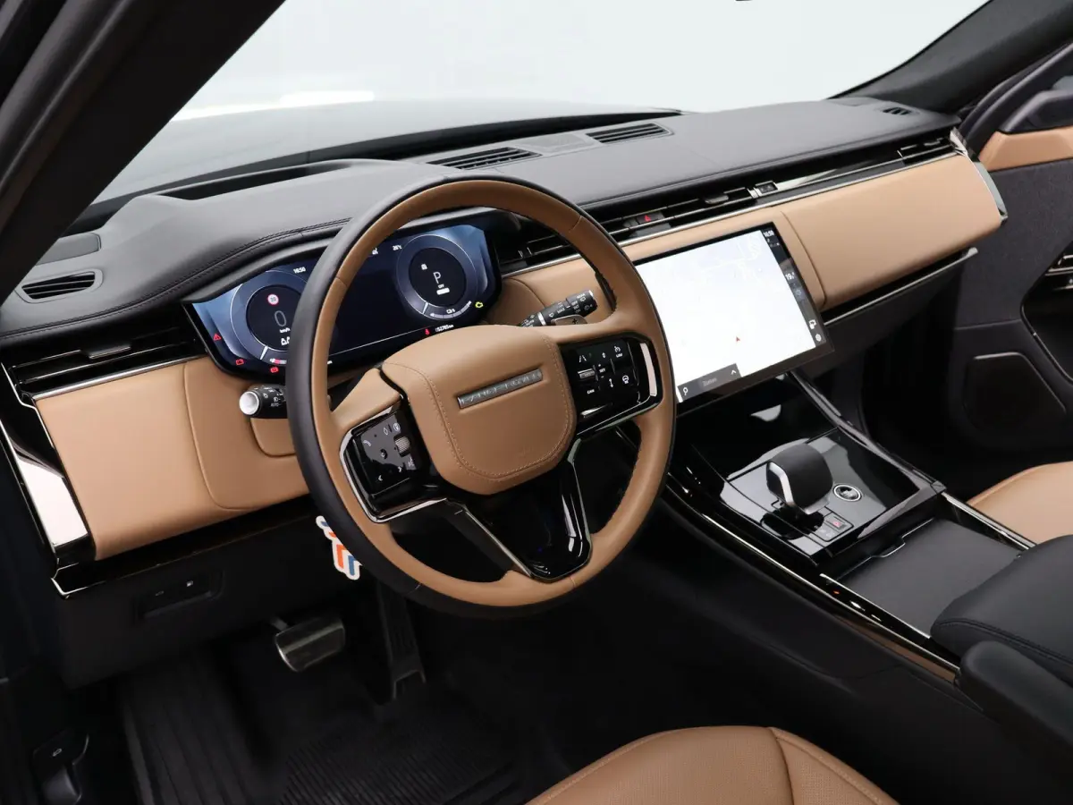 3.0 P550e Autobiography PHEV | Meridian Signature Sound | Massage voorstoelen in Caraway Semi Aniline leder | Black Exterior Pack | Towing Pack | Gekoelde opberguimte middenconsole