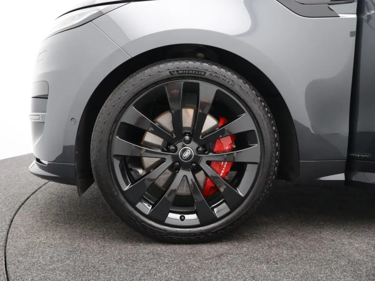 3.0 P550e Autobiography PHEV | Meridian Signature Sound | Massage voorstoelen in Caraway Semi Aniline leder | Black Exterior Pack | Towing Pack | Gekoelde opberguimte middenconsole