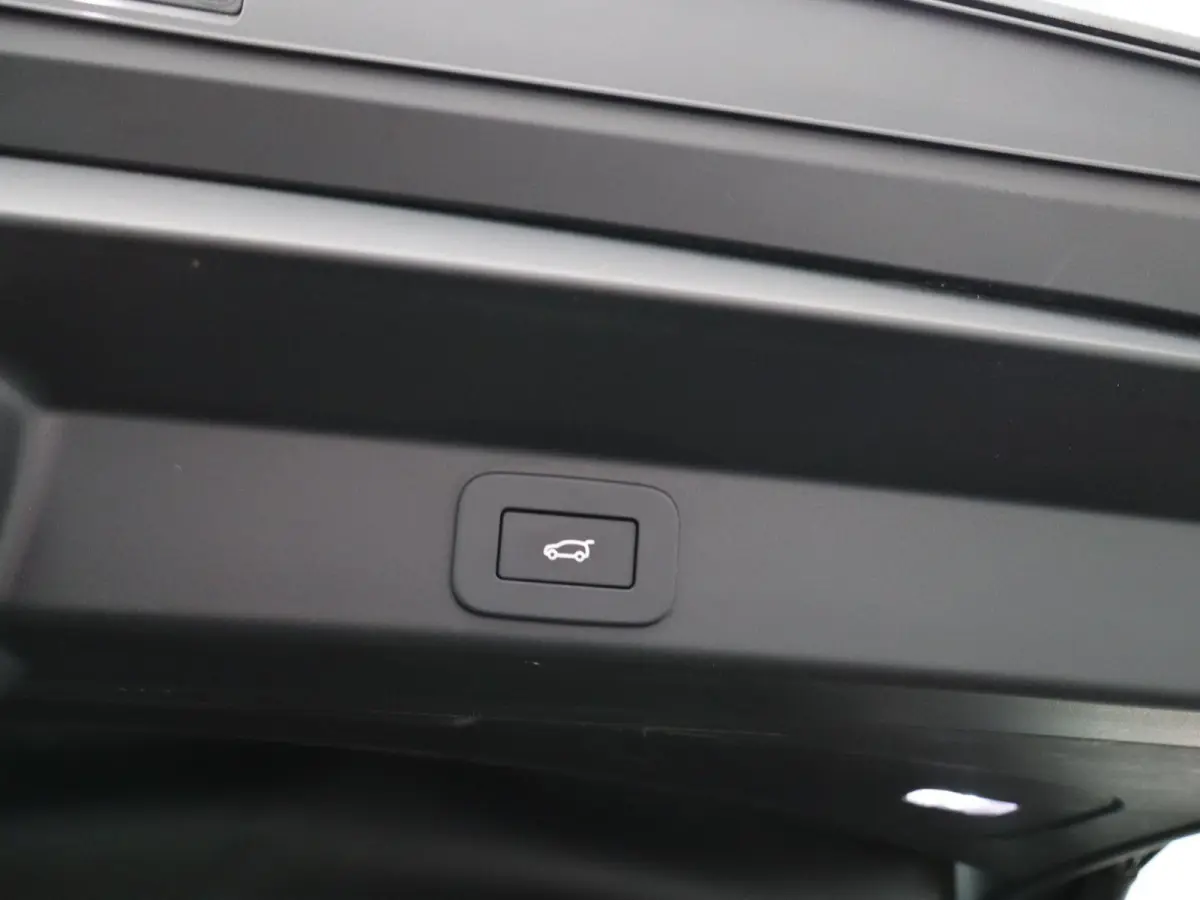 3.0 P510e First Edition | Elek trekhaak | Massagestoelen | Stoelkoeling | ClearSight |