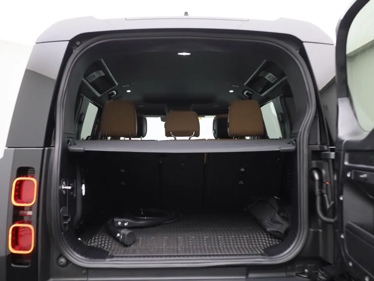 2.0 P300e 110 X-Dynamic SE | Trekhaak | Premium Interior Pack | Black Exterior Pack |  Cold Climate Pack | Caraway Windsor Leather |