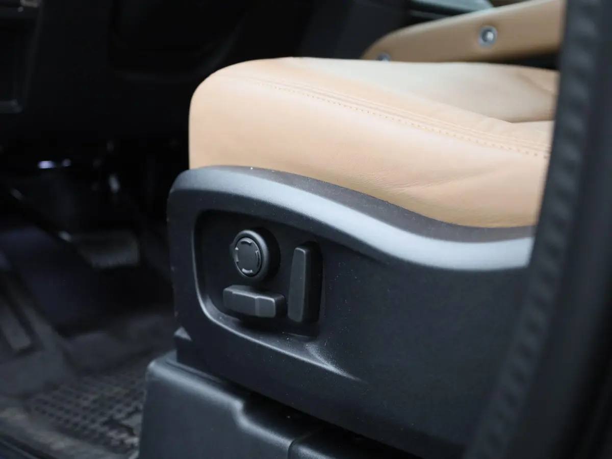 2.0 P300e 110 X-Dynamic SE | Trekhaak | Premium Interior Pack | Black Exterior Pack |  Cold Climate Pack | Caraway Windsor Leather |