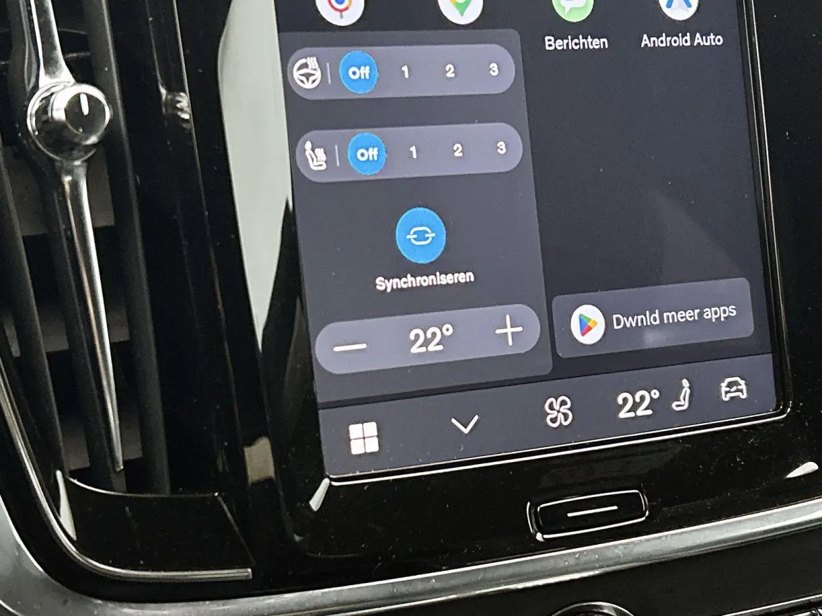 2.0 B4 Momentum Business 1e Eigenaar | Origineel Nederlands | Trekhaak | Apple Carplay | Android Auto | Stoel- en Stuurverwarming | Lederen Bekleding | Cruise Control | Achteruitrijcamera