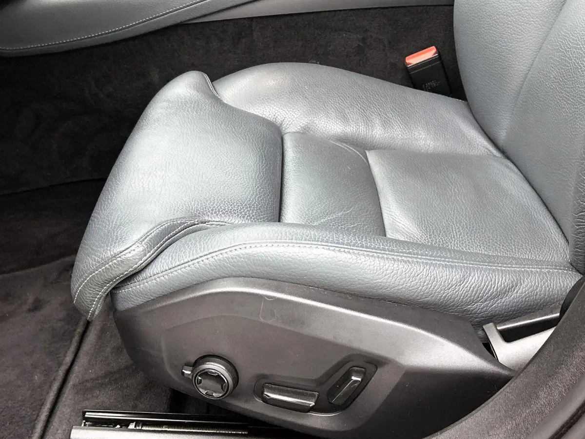 2.0 B4 Momentum Business 1e Eigenaar | Origineel Nederlands | Trekhaak | Apple Carplay | Android Auto | Stoel- en Stuurverwarming | Lederen Bekleding | Cruise Control | Achteruitrijcamera