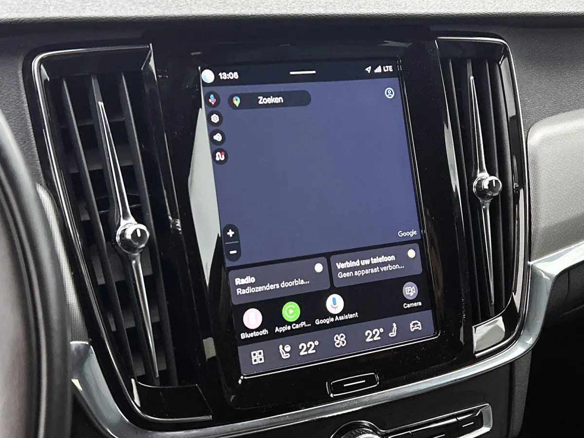 2.0 B4 Momentum Business 1e Eigenaar | Origineel Nederlands | Trekhaak | Apple Carplay | Android Auto | Stoel- en Stuurverwarming | Lederen Bekleding | Cruise Control | Achteruitrijcamera