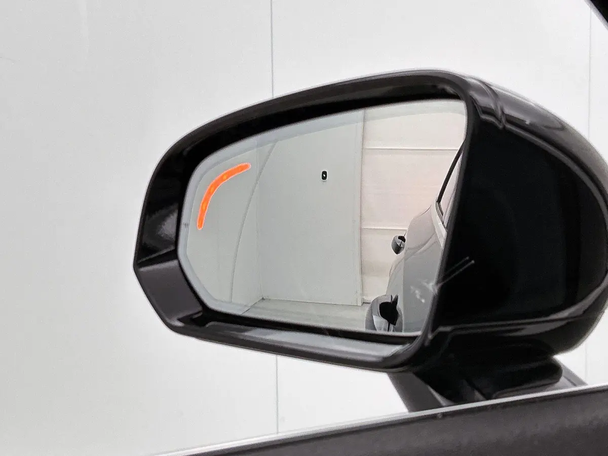 2.0 B4 Momentum Business 1e Eigenaar | Origineel Nederlands | Trekhaak | Apple Carplay | Android Auto | Stoel- en Stuurverwarming | Lederen Bekleding | Cruise Control | Achteruitrijcamera