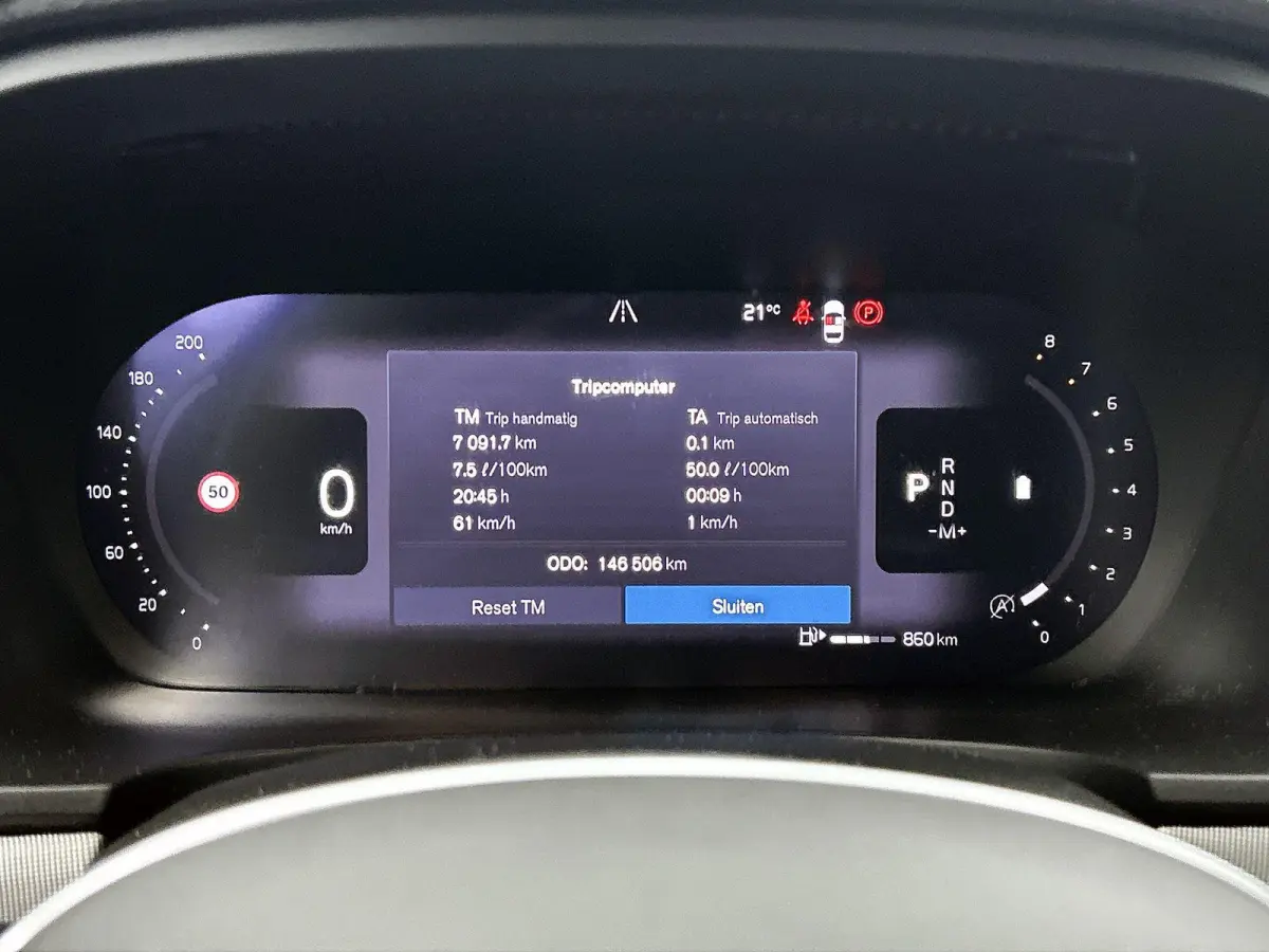 2.0 B4 Momentum Business 1e Eigenaar | Origineel Nederlands | Trekhaak | Apple Carplay | Android Auto | Stoel- en Stuurverwarming | Lederen Bekleding | Cruise Control | Achteruitrijcamera