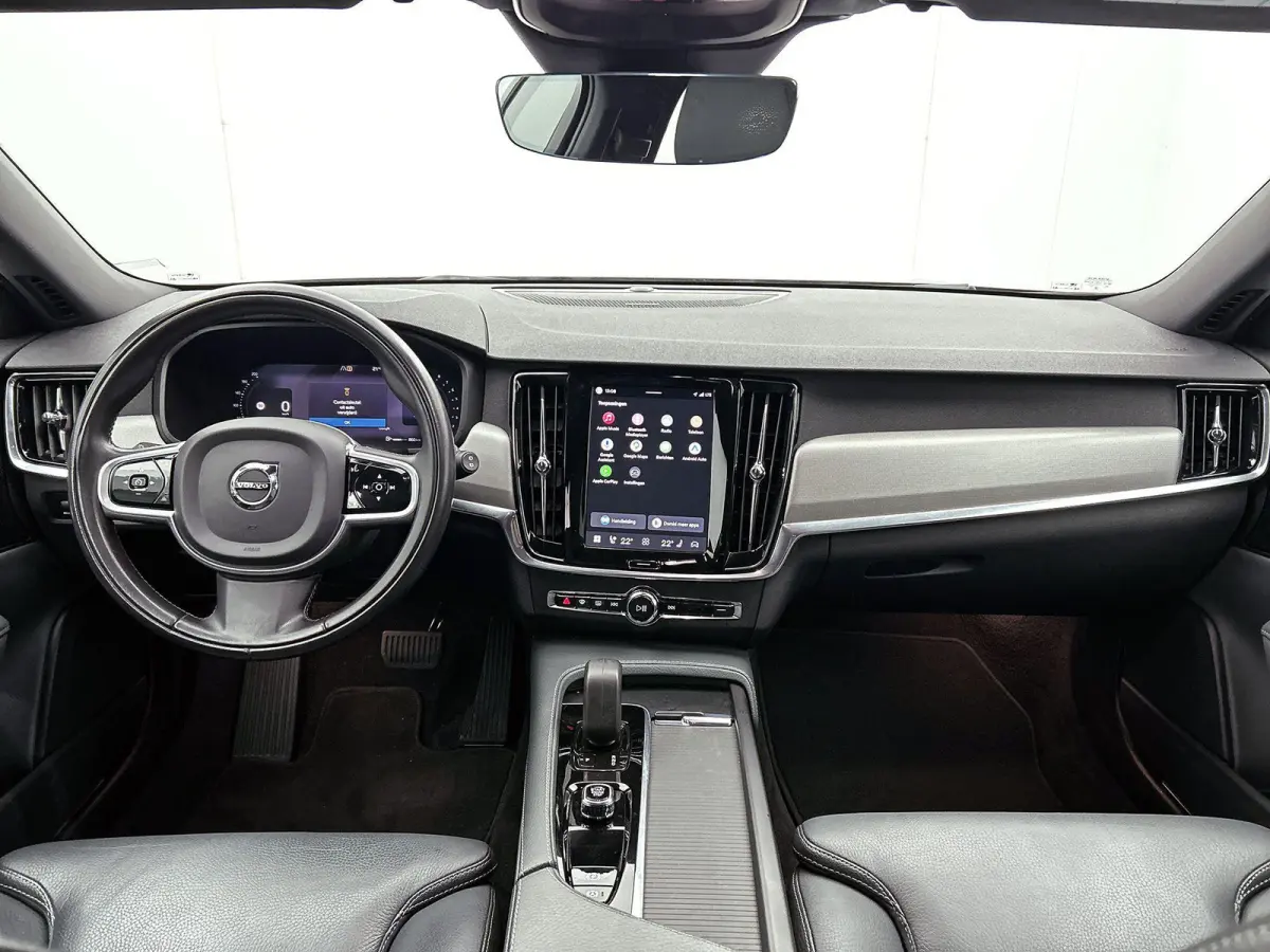 2.0 B4 Momentum Business 1e Eigenaar | Origineel Nederlands | Trekhaak | Apple Carplay | Android Auto | Stoel- en Stuurverwarming | Lederen Bekleding | Cruise Control | Achteruitrijcamera