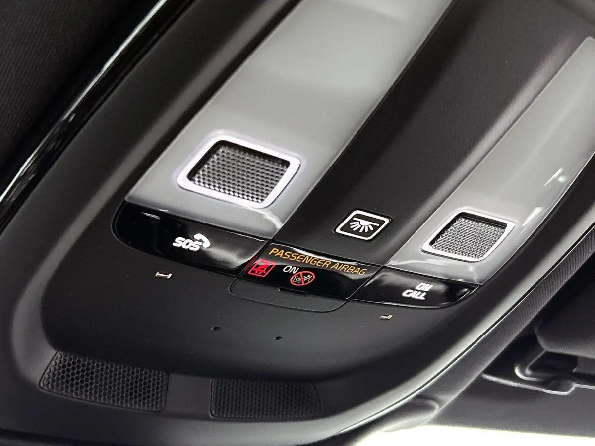 2.0 B4 Momentum Business 1e Eigenaar | Origineel Nederlands | Trekhaak | Apple Carplay | Android Auto | Stoel- en Stuurverwarming | Lederen Bekleding | Cruise Control | Achteruitrijcamera