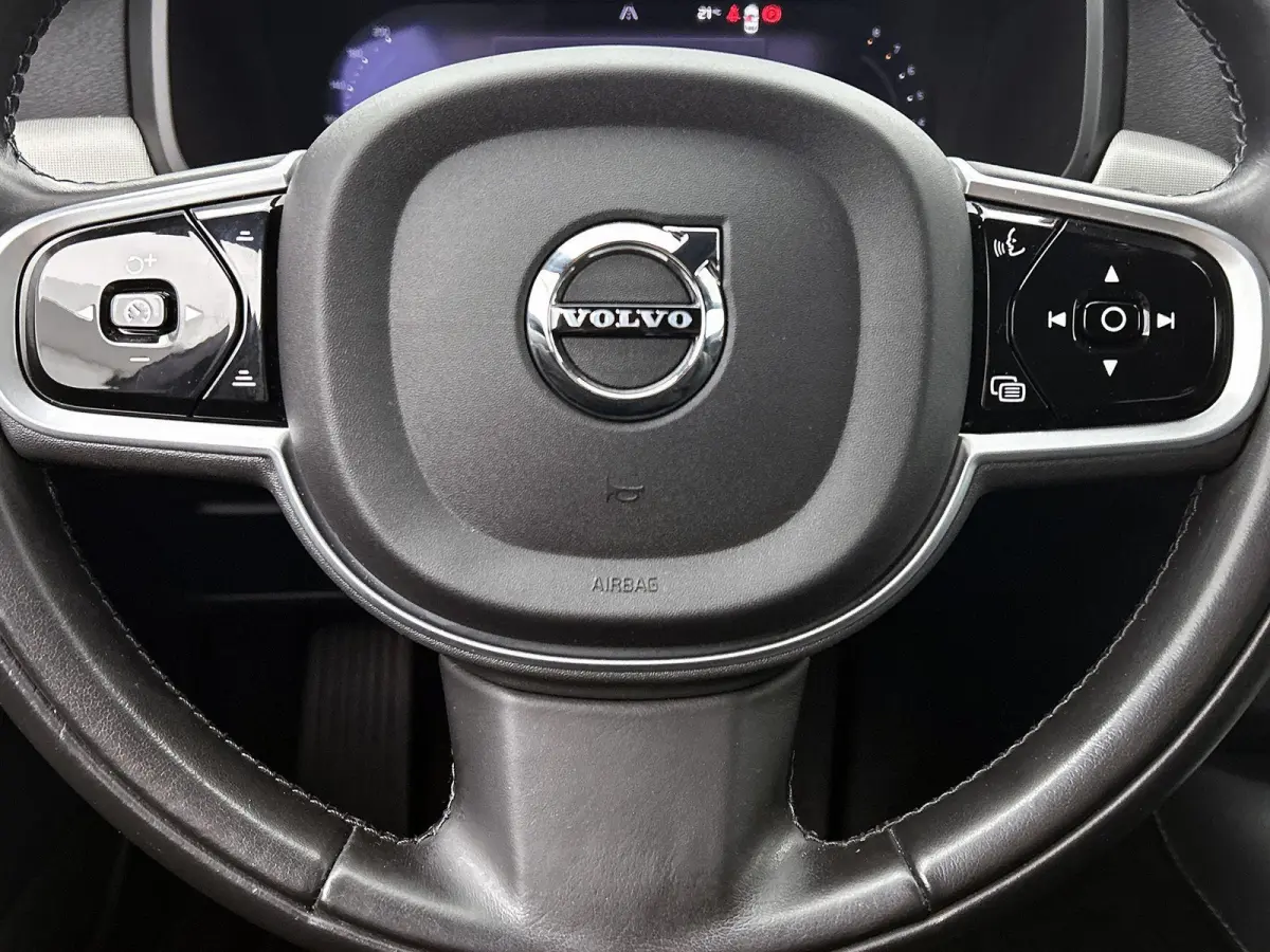 2.0 B4 Momentum Business 1e Eigenaar | Origineel Nederlands | Trekhaak | Apple Carplay | Android Auto | Stoel- en Stuurverwarming | Lederen Bekleding | Cruise Control | Achteruitrijcamera