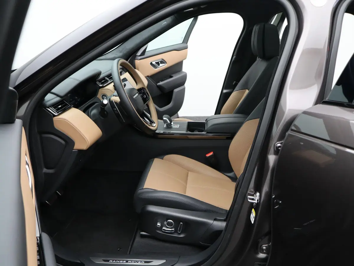 2.0 P400e AWD Autobiography PHEV | Charente Grey (bruin/grijs) | Stoelkoeling | Panoramisch schuifdak |