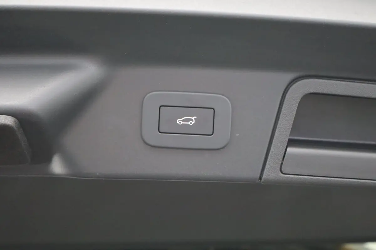 2.0 P400e AWD Autobiography PHEV | Charente Grey (bruin/grijs) | Stoelkoeling | Panoramisch schuifdak |
