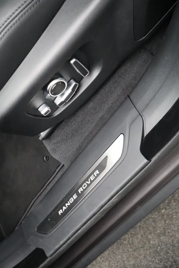2.0 P400e AWD Autobiography PHEV | Charente Grey (bruin/grijs) | Stoelkoeling | Panoramisch schuifdak |