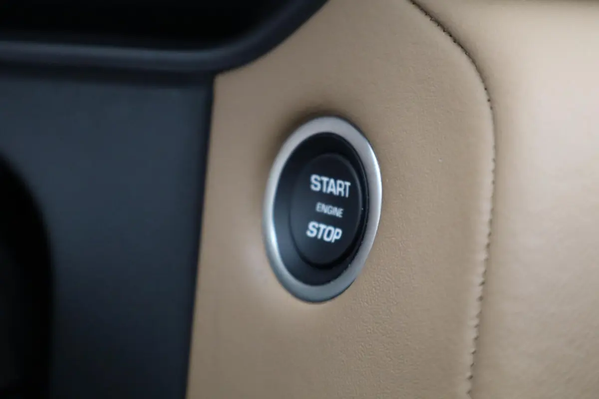 2.0 P400e AWD Autobiography PHEV | Charente Grey (bruin/grijs) | Stoelkoeling | Panoramisch schuifdak |