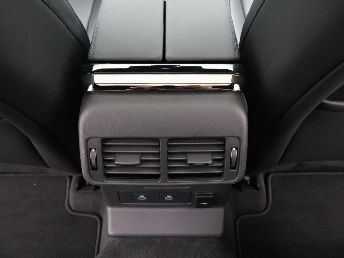 2.0 P400e AWD S PHEV | Trekhaak | Panoramadak | Black Pack | Stoel - Stuur Verwarming | 20'' | BTW | Eerste Eigenaar |
