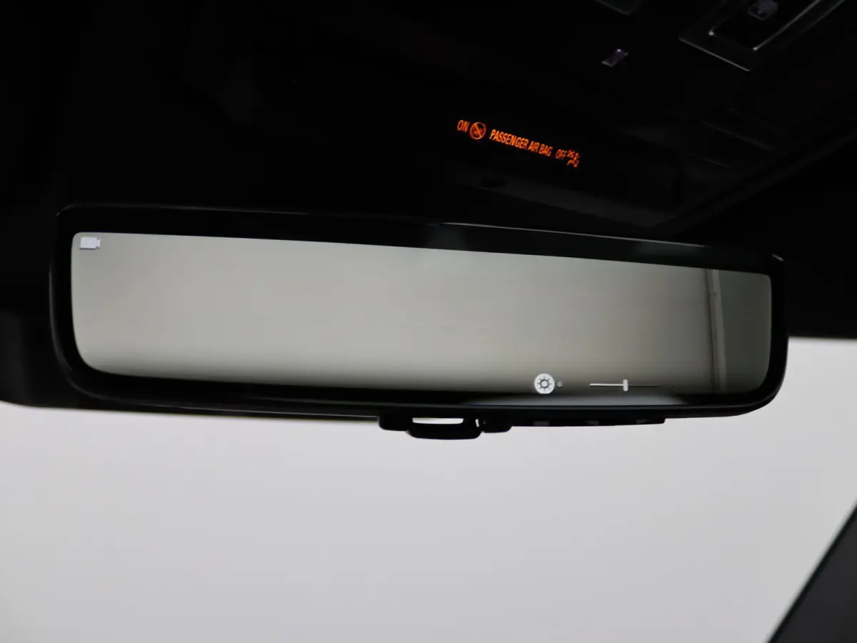 2.0 P300e 110 Dynamic SE Edition | ClearSight | koelvak | elek. trekhaak |