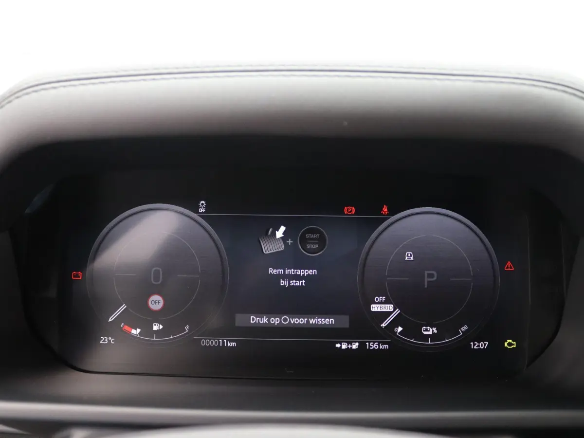 2.0 P300e 110 Dynamic SE Edition | ClearSight | koelvak | elek. trekhaak |