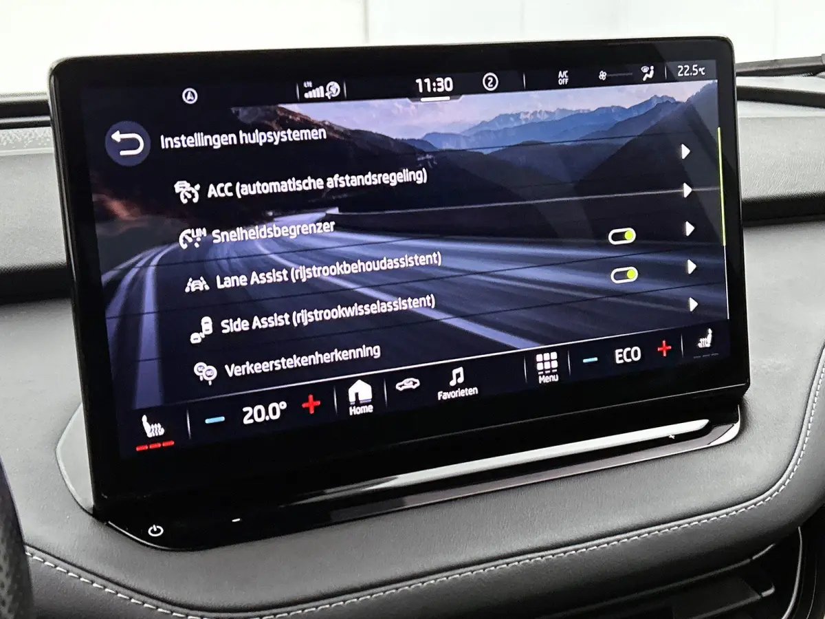 80 Origineel Nederlands | 92,1% SOH | Trekhaak | HEV | Cruise Control | Stoelverwarming | Stuurverwarming | Parkeersensoren Voor en Achter | Achteruitrijcamera | 360 Camera