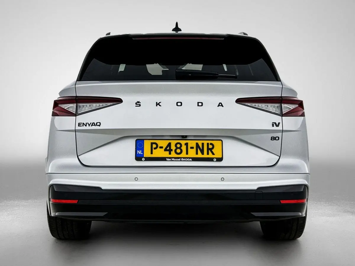 80 Origineel Nederlands | 92,1% SOH | Trekhaak | HEV | Cruise Control | Stoelverwarming | Stuurverwarming | Parkeersensoren Voor en Achter | Achteruitrijcamera | 360 Camera