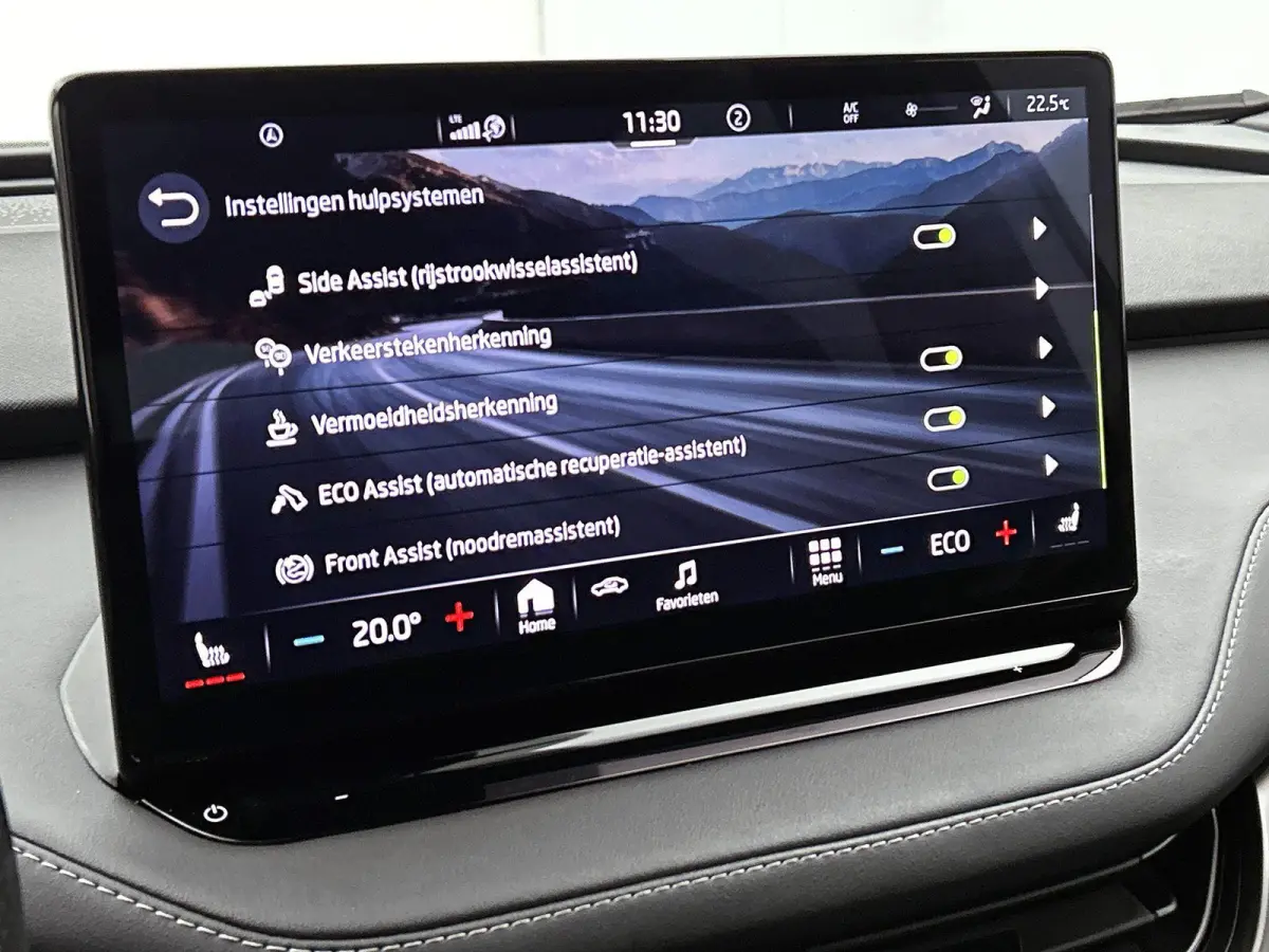80 Origineel Nederlands | 92,1% SOH | Trekhaak | HEV | Cruise Control | Stoelverwarming | Stuurverwarming | Parkeersensoren Voor en Achter | Achteruitrijcamera | 360 Camera