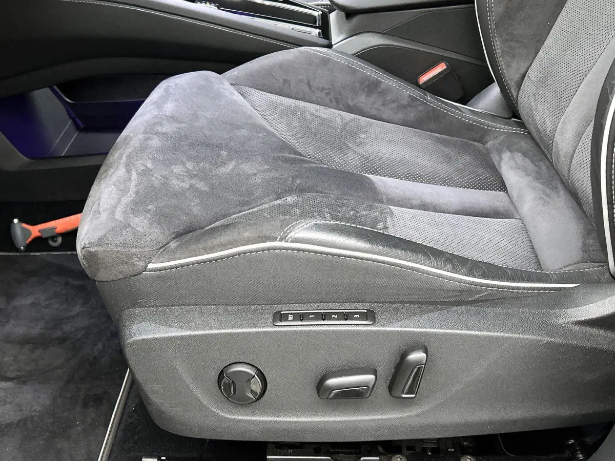 80 Origineel Nederlands | 92,1% SOH | Trekhaak | HEV | Cruise Control | Stoelverwarming | Stuurverwarming | Parkeersensoren Voor en Achter | Achteruitrijcamera | 360 Camera