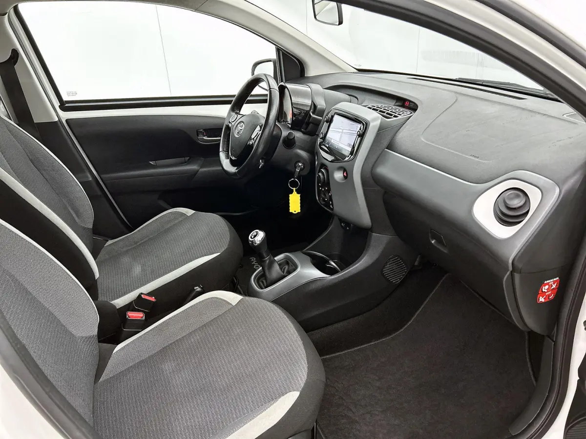1.0 VVT-i x-play 1e Eigenaar | Origineel Nederlands | Achteruitrijcamera | Cruise Control