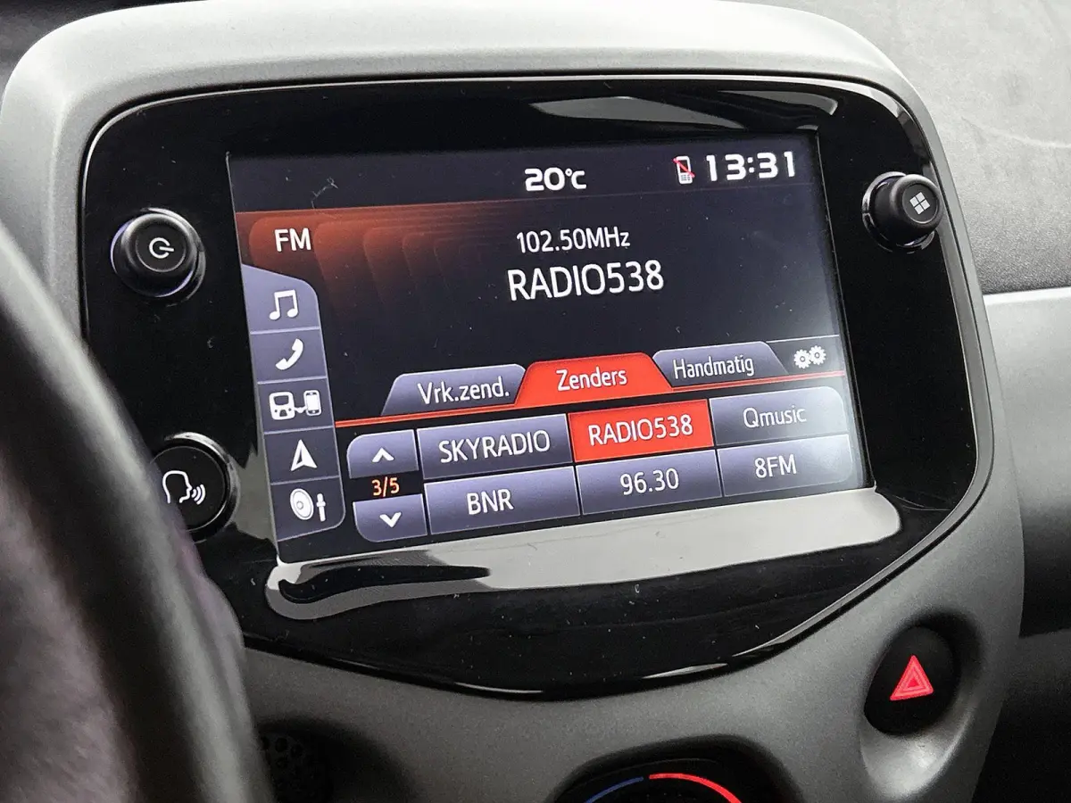 1.0 VVT-i x-play 1e Eigenaar | Origineel Nederlands | Achteruitrijcamera | Cruise Control