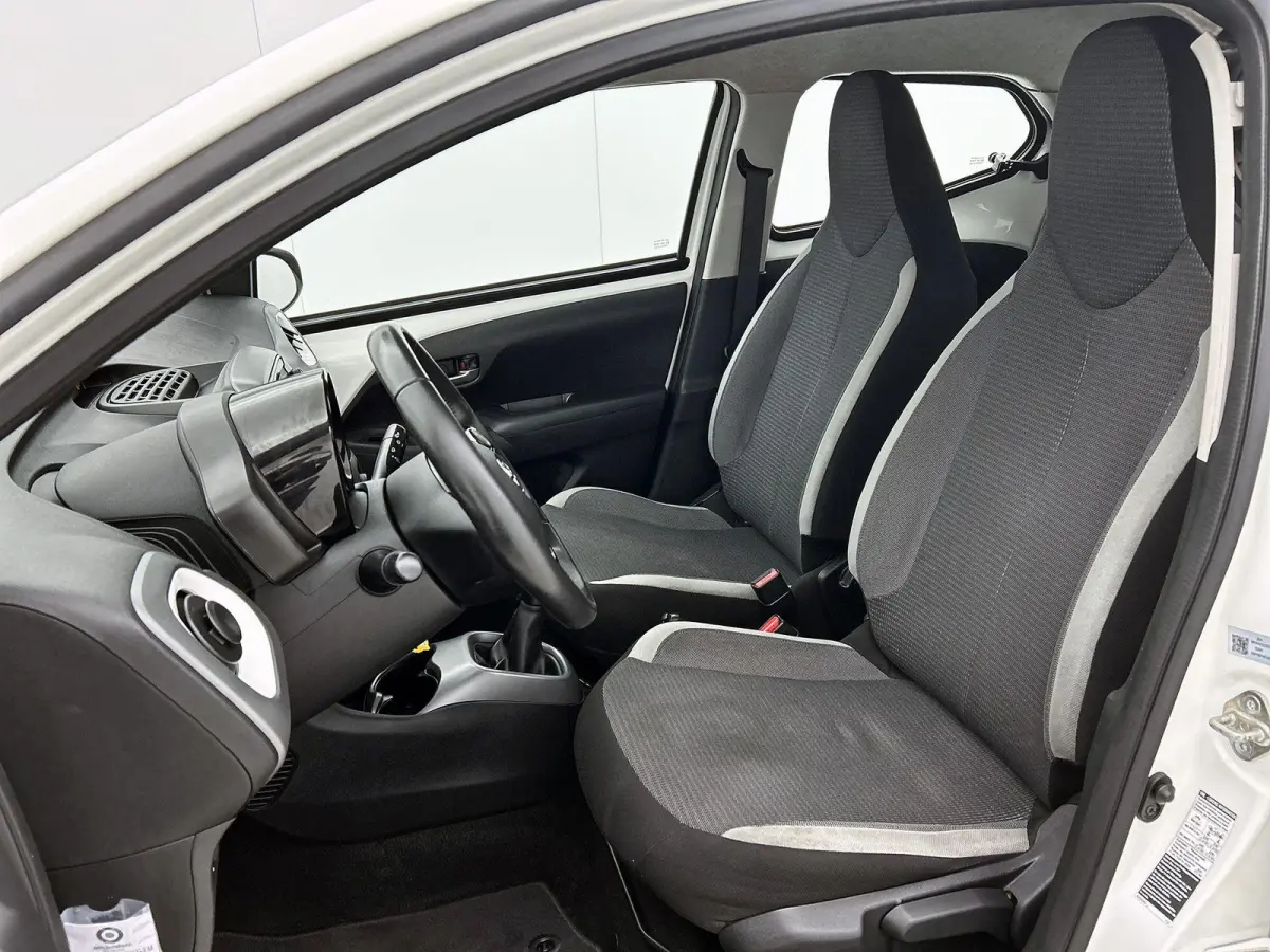 1.0 VVT-i x-play 1e Eigenaar | Origineel Nederlands | Achteruitrijcamera | Cruise Control