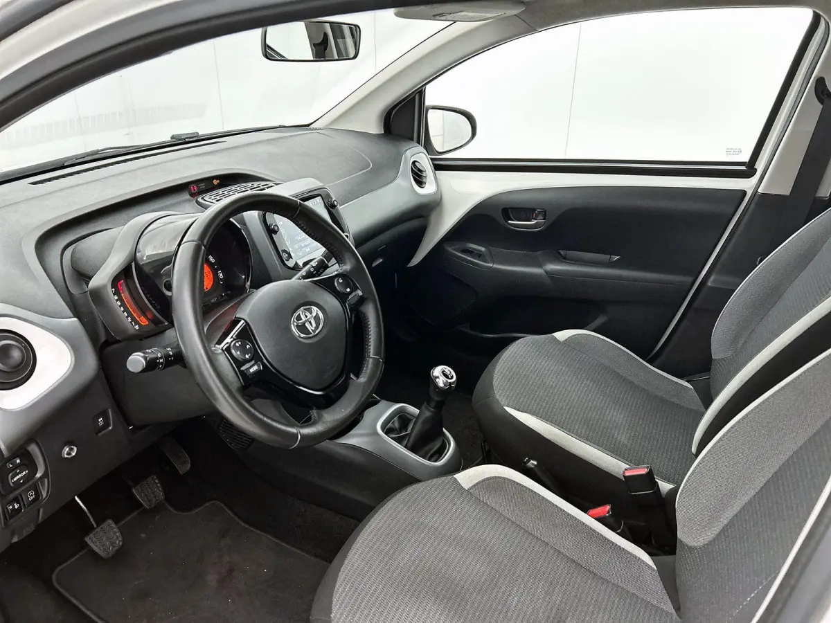 1.0 VVT-i x-play 1e Eigenaar | Origineel Nederlands | Achteruitrijcamera | Cruise Control