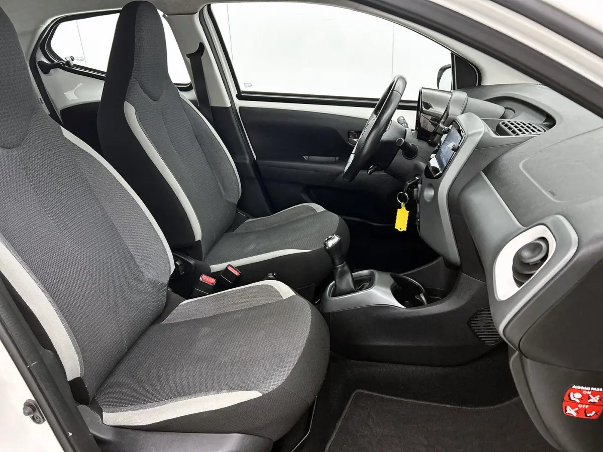 1.0 VVT-i x-play 1e Eigenaar | Origineel Nederlands | Achteruitrijcamera | Cruise Control