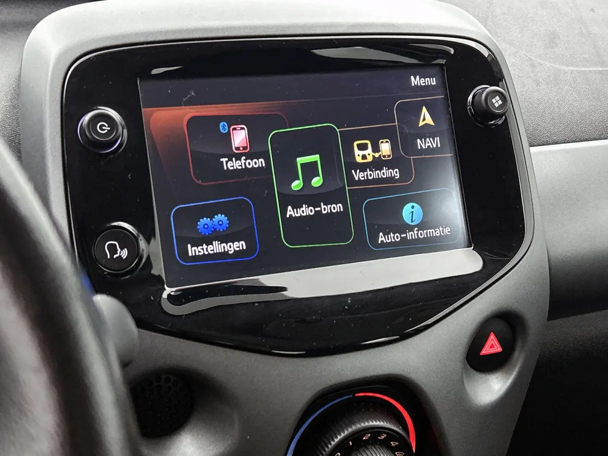 1.0 VVT-i x-play 1e Eigenaar | Origineel Nederlands | Achteruitrijcamera | Cruise Control